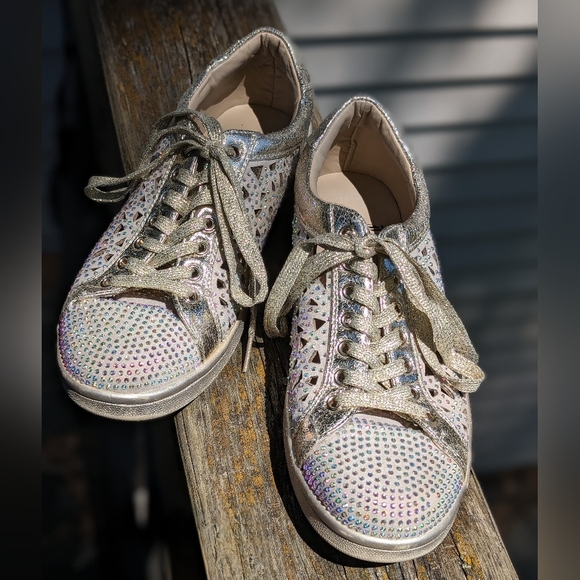 Lady Couture Paris Low Top Laser Cut Sneaker With Rhinesones, Gold - size 38 - Picture 4 of 11